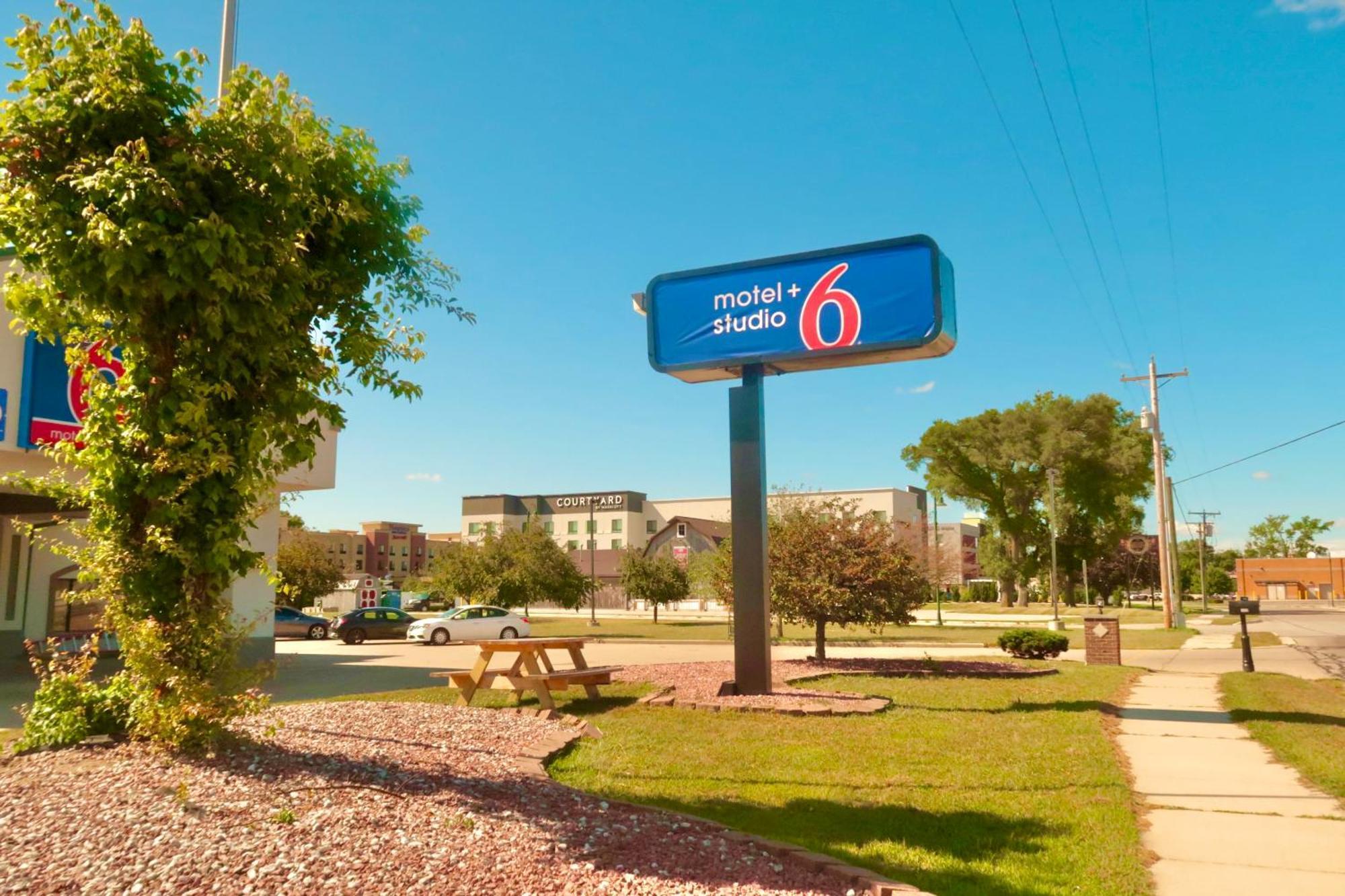 Motel 6 Elkhart, In Dış mekan fotoğraf