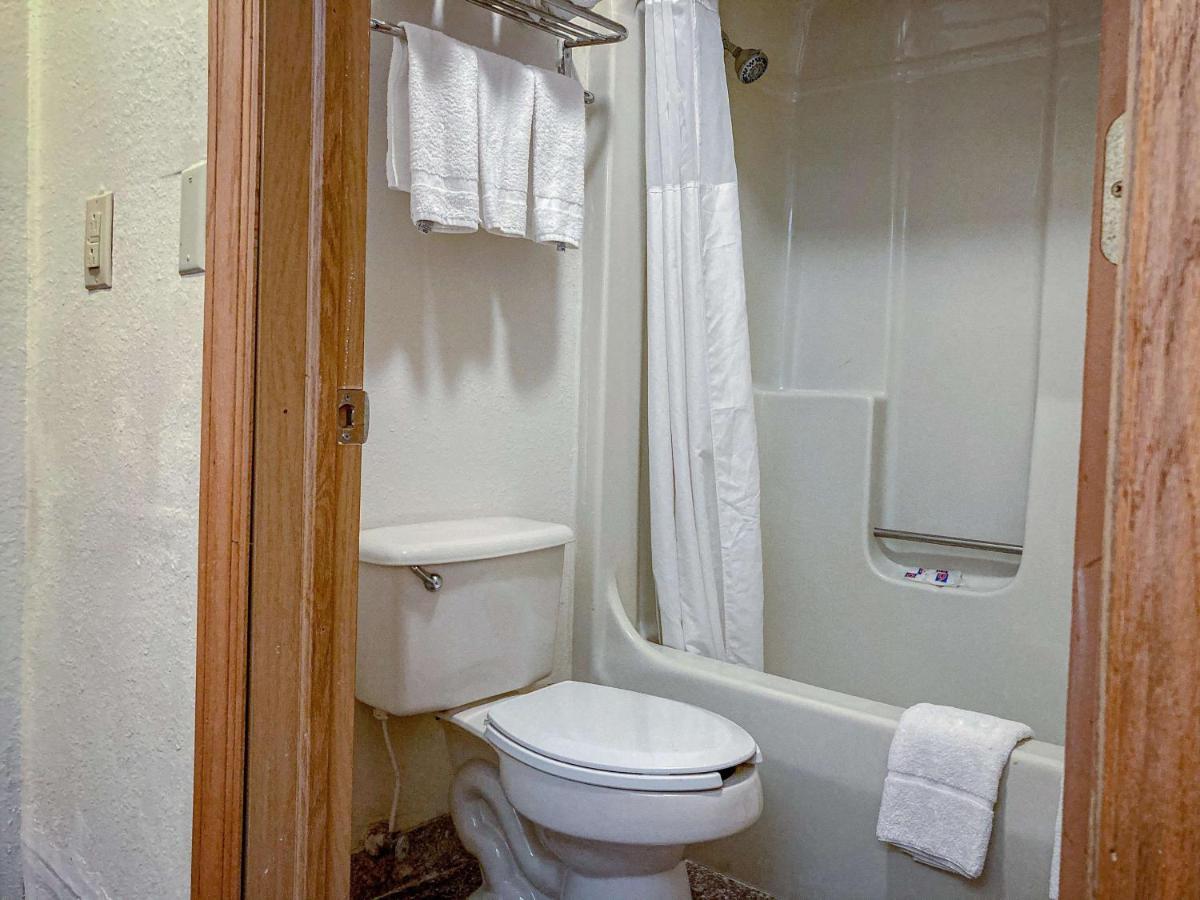 Motel 6 Elkhart, In Dış mekan fotoğraf