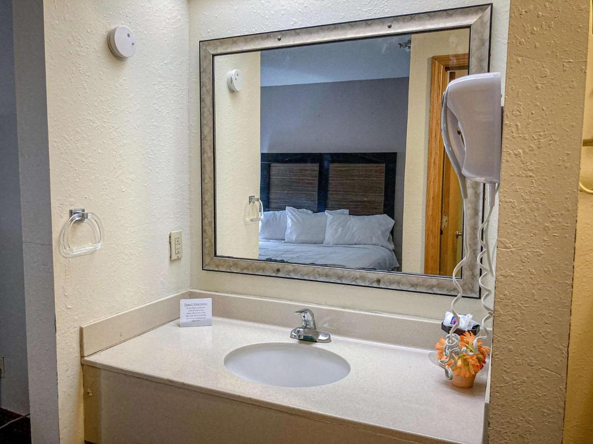 Motel 6 Elkhart, In Dış mekan fotoğraf